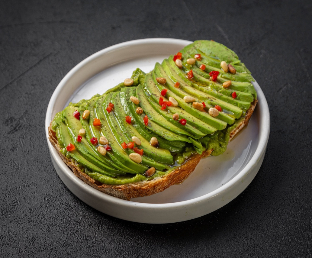 Rádi Jíte 60969512 Jak připravit toast s avokádem: krok za krokem Snídaně Zdravá výživa  Vejce Toast Sůl Snídaně Sezamová semínka Recept Olivový olej Citrónová šťáva Chléb Avokádo 